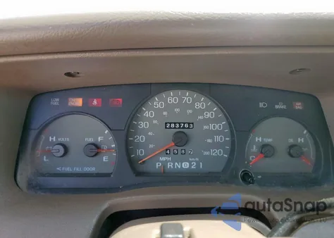 1998 Mercury Grand Marquis Gs z USA, uszkodzony, nr VIN 2MEFM74W1WX688797